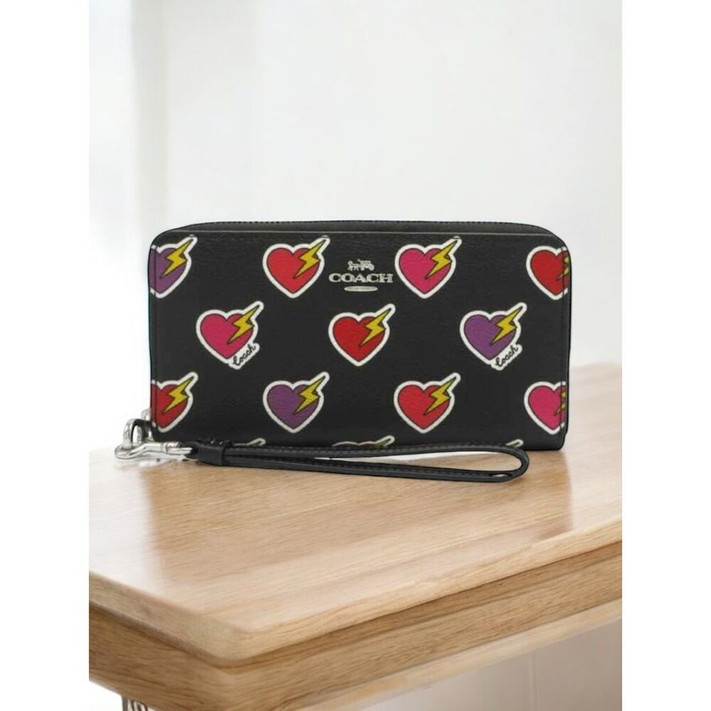 NWT Coach CW476 Heart Bolt Long Zip Around Wallet